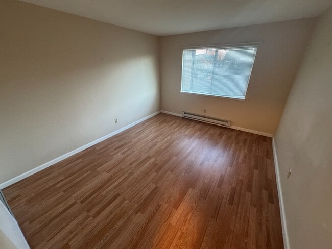 Building Photo - Sunnyvale 1BR with In-Unit Laundry, Attached Garage & Utilities Included – Prime Location