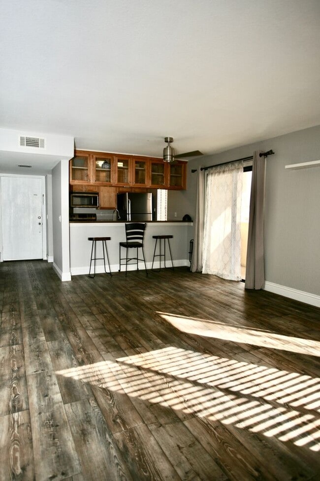 Building Photo - Available Now 2Br 1 Ba Condo with 1c garage