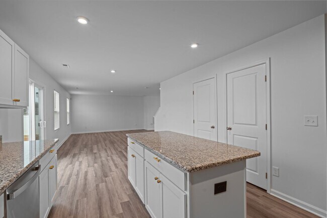 Building Photo - SHOWINGS CURRENTLY UNAVAILABLE!!!