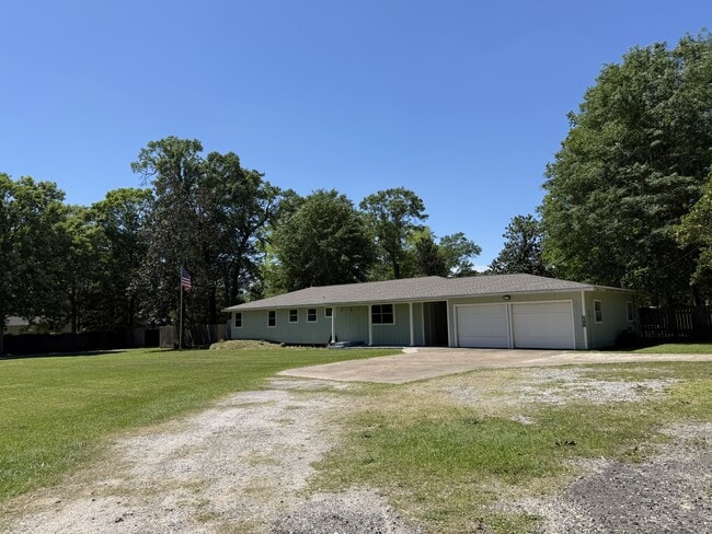 Building Photo - 165 Dogwood Ln