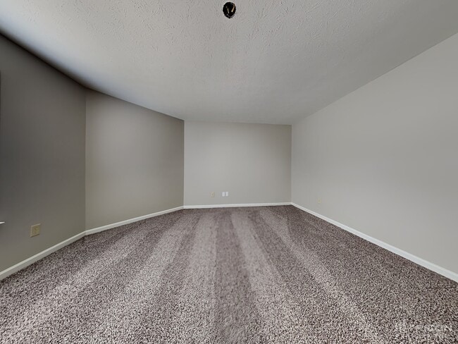 Building Photo - 2421 Ross Common Ct