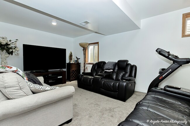 Building Photo - 2155 N Millstone Dr