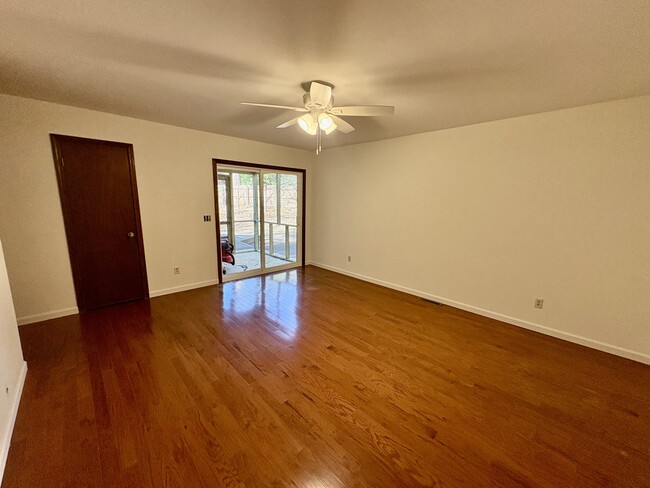 Building Photo - 5 Sweet Branch Ct