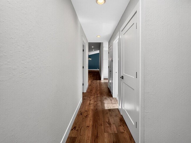 Building Photo - Gorgeous 4 Bedroom PLUS Spacious Bonus Room with Pool in Desired Alamo Neighborhood Available Now!
