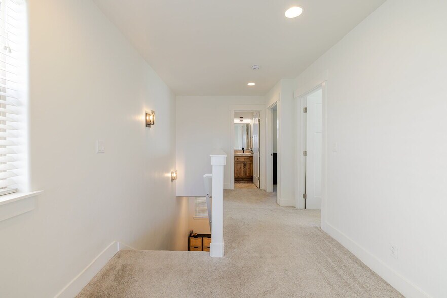 Building Photo - 63121 De Haviland Ct