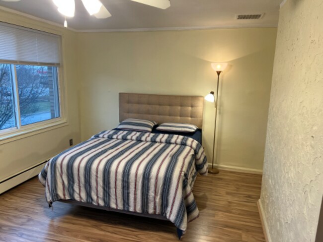 Building Photo - 1678 Fort St