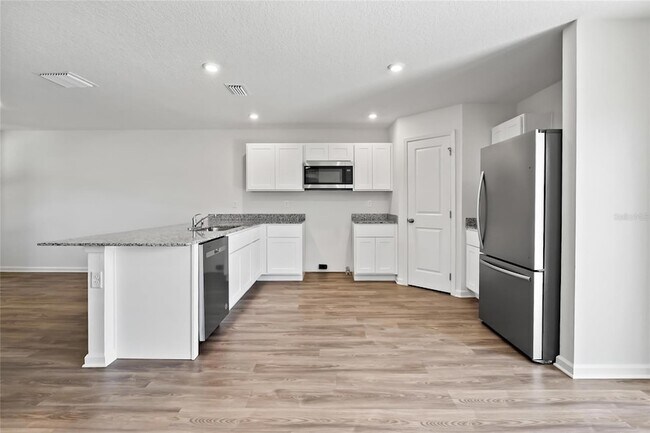 Building Photo - 612-612 Linnet Ct
