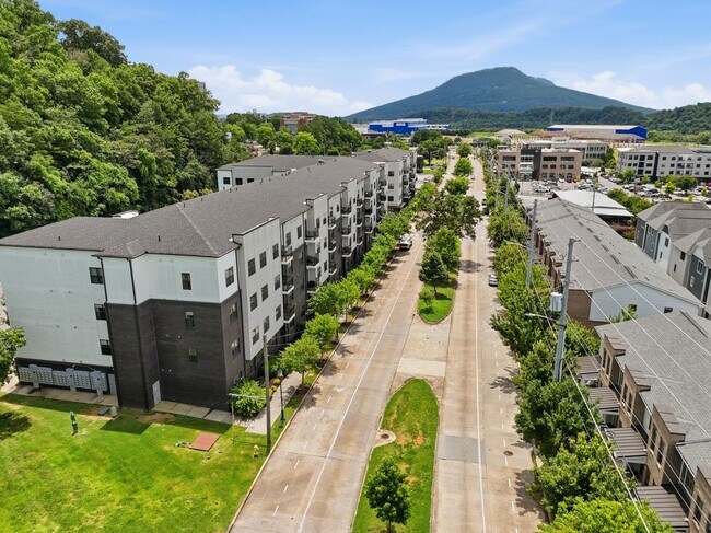 Building Photo - 782 Riverfront Pkwy