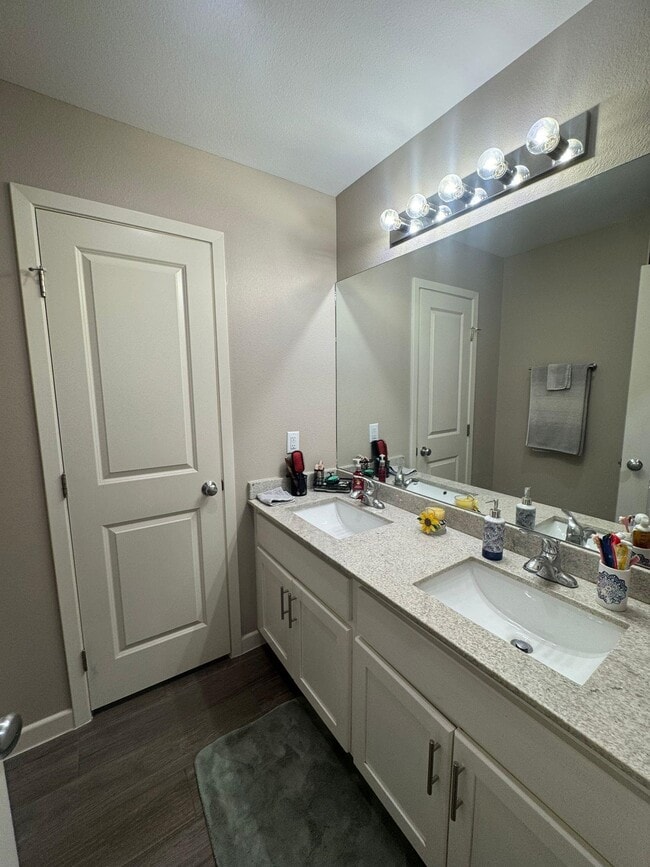 Building Photo - 504 Graneros Ave