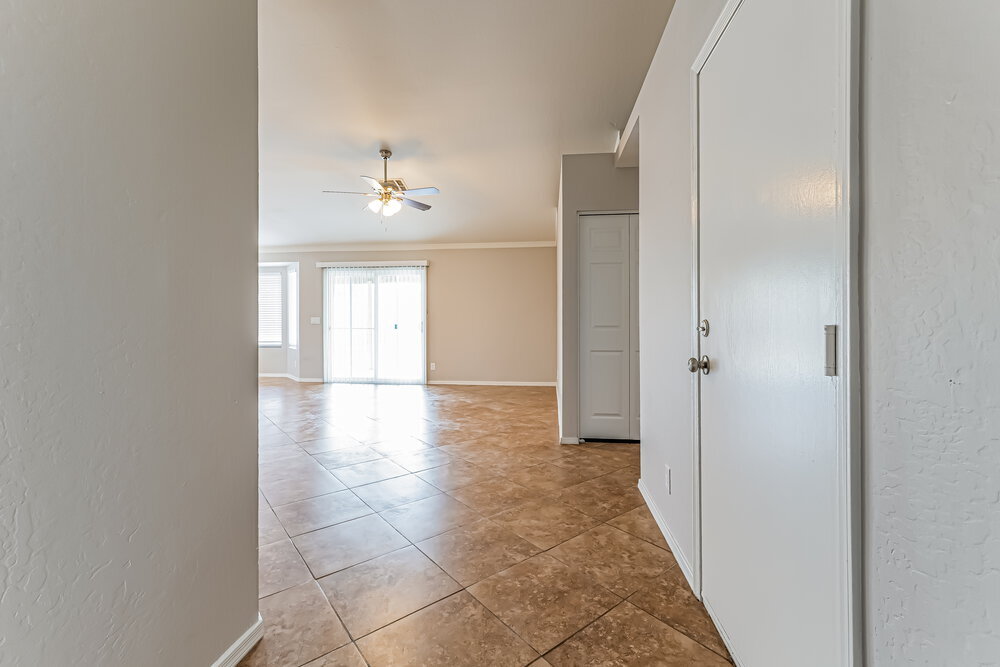 Building Photo - 986 S Wanda Dr