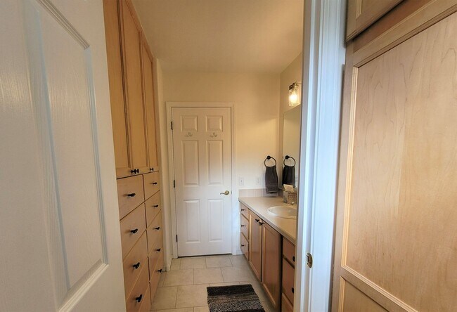 Building Photo - Charming Home, Bend`s West-side, Detached Garage and Bonus Space. Great Location.  Flexible Lease...