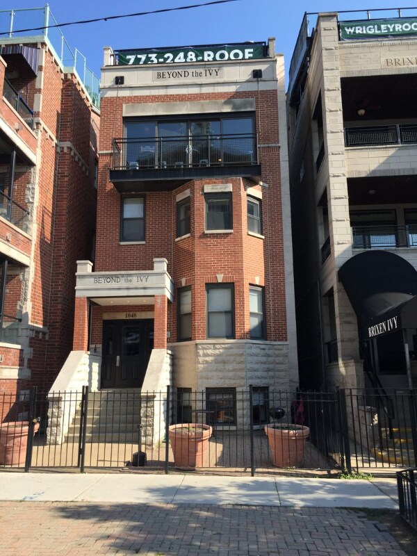 Building Photo - 1048 W Waveland Ave
