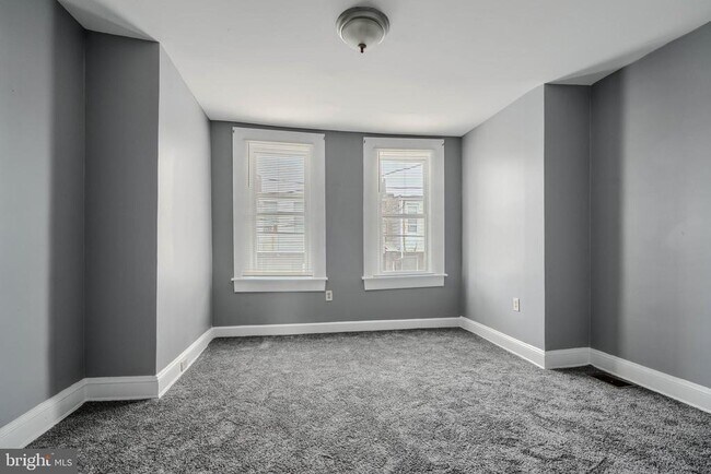 Building Photo - 709 N Linwood Ave