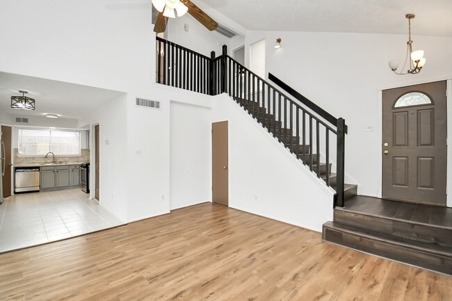 Building Photo - 1111 W Brompton Dr