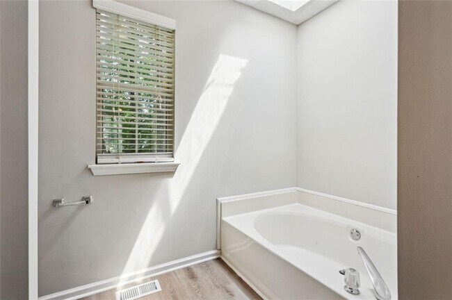Building Photo - 525 Abbotts Hill Ln
