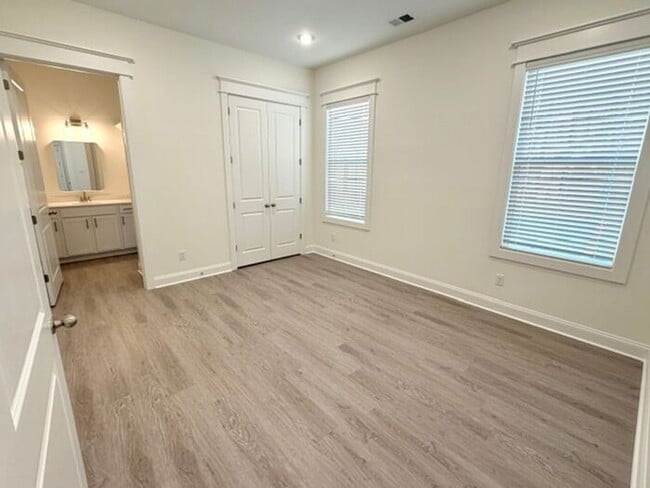 Building Photo - Now Leasing a Brand New 4-Bedroom 3.5 Townhome in Olive Branch-Minutes from Methodist Hospital