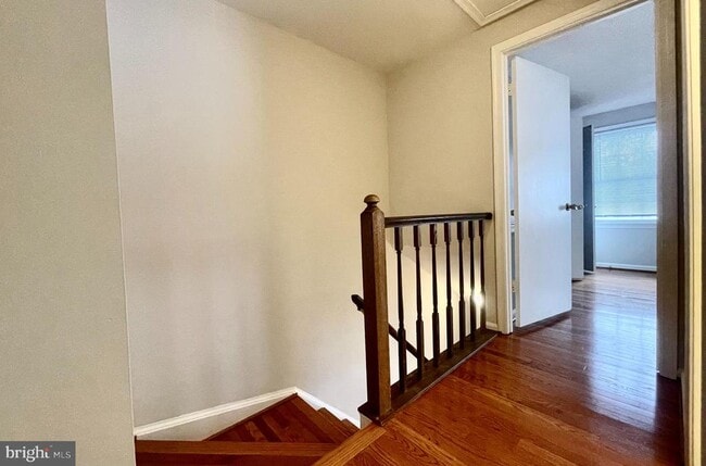 Building Photo - 7353 Crestleigh Cir