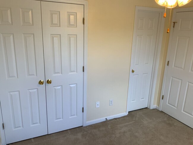 Building Photo - 127 Linville Ct