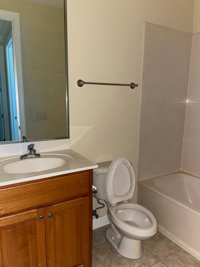 Building Photo - Great 3 Bedroom home - Coming from March 20th