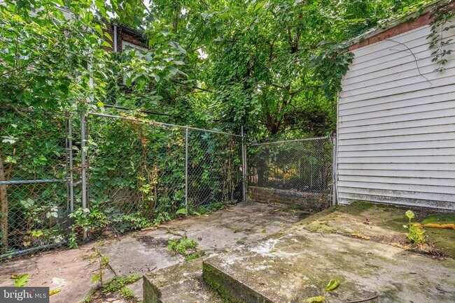 Building Photo - 1221 N 50th St