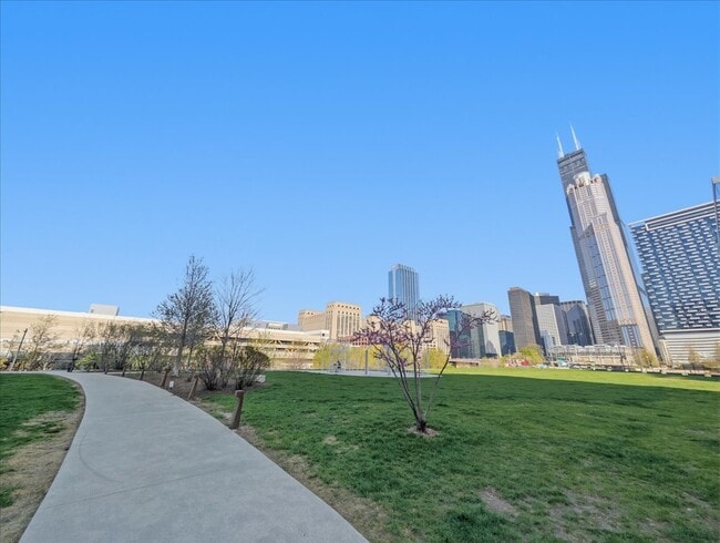 Building Photo - 701 S Wells St