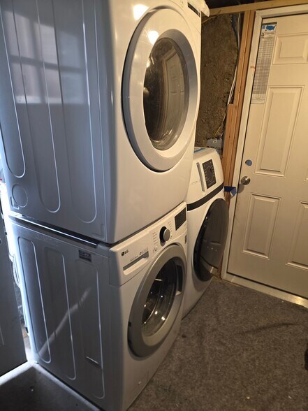 Building Photo - 223 Ray St