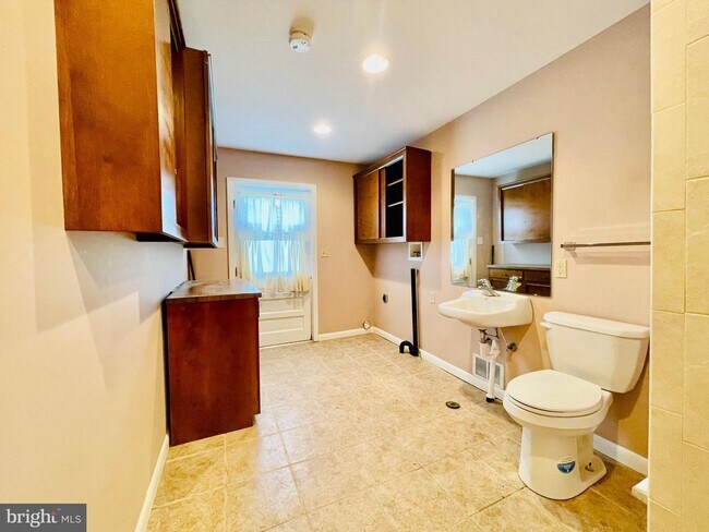 Building Photo - 288 Oxford Rd