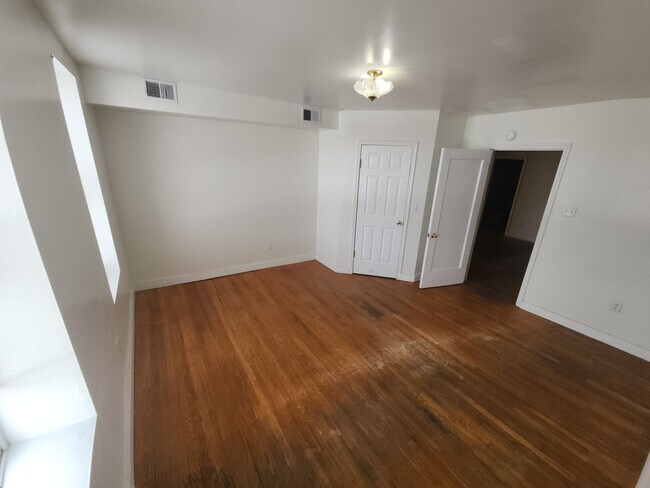 Building Photo - 111 Upton St