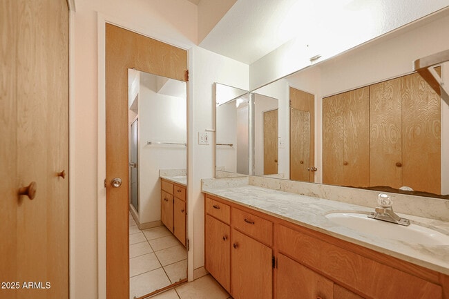 Building Photo - 2324 West Myrtle Ave