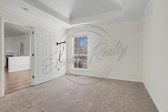 Building Photo - 105 Edgeview Dr