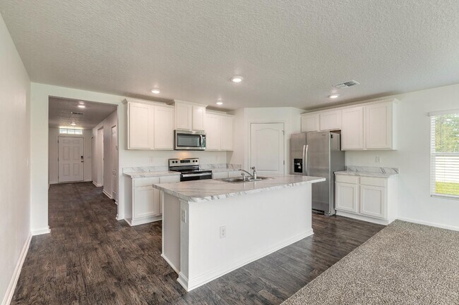 Building Photo - 109 Persimmon Dr