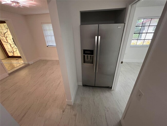 Building Photo - 9501 E Calusa Club Dr