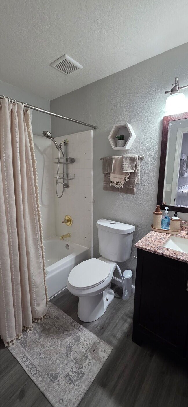 Building Photo - 430 Guinevere Ct