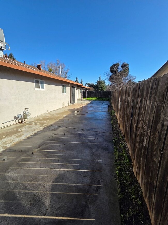 Building Photo - 1460 Linden Way