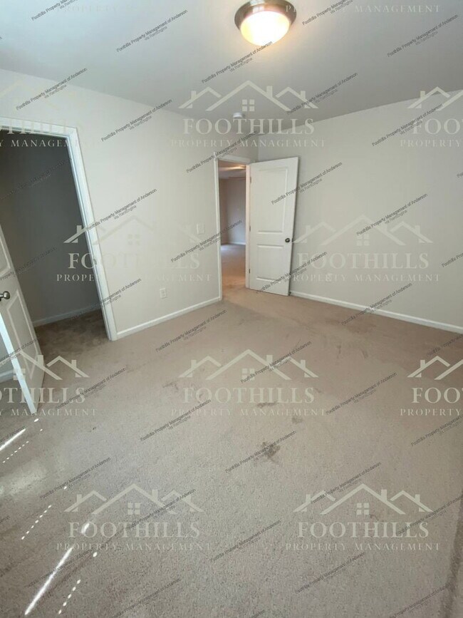 Building Photo - 329 Village Boundary