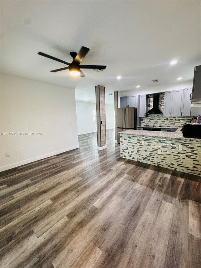 Building Photo - 363 NE 35th Ter