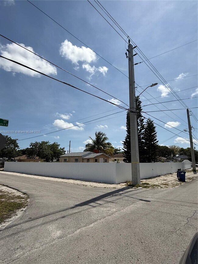 Building Photo - 2460 NW 61st St
