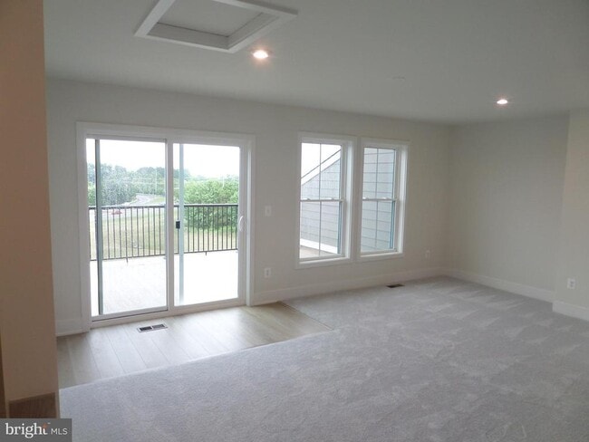 Building Photo - 2718 River Birch Rd