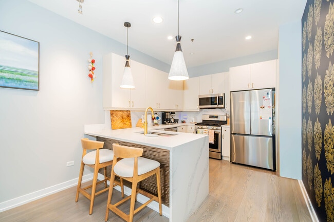 Building Photo - 150 W Superior St