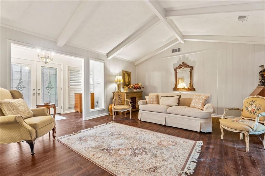 Building Photo - 4040 Summit Dr