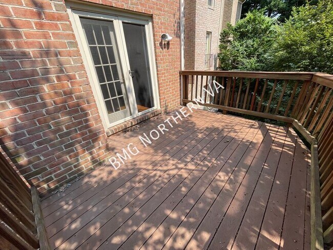 Building Photo - 2105 Kings Garden Way
