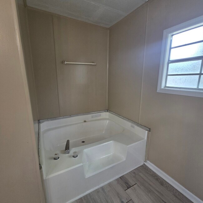 Building Photo - 3526 Highview Ct