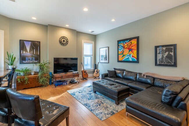 Building Photo - 1371 N High St