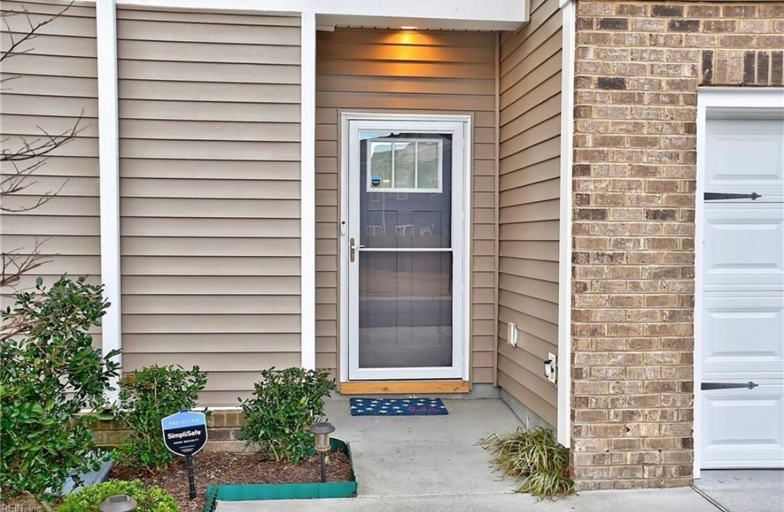 Building Photo - 1243 Jadens Way