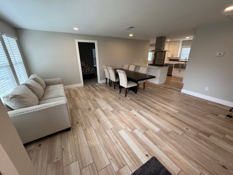 Building Photo - 329 E 25th St