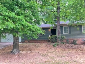 Building Photo - 700 Greenview Ave SE