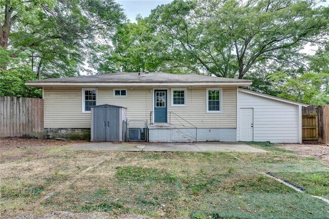 Building Photo - 2314 Woodside Way