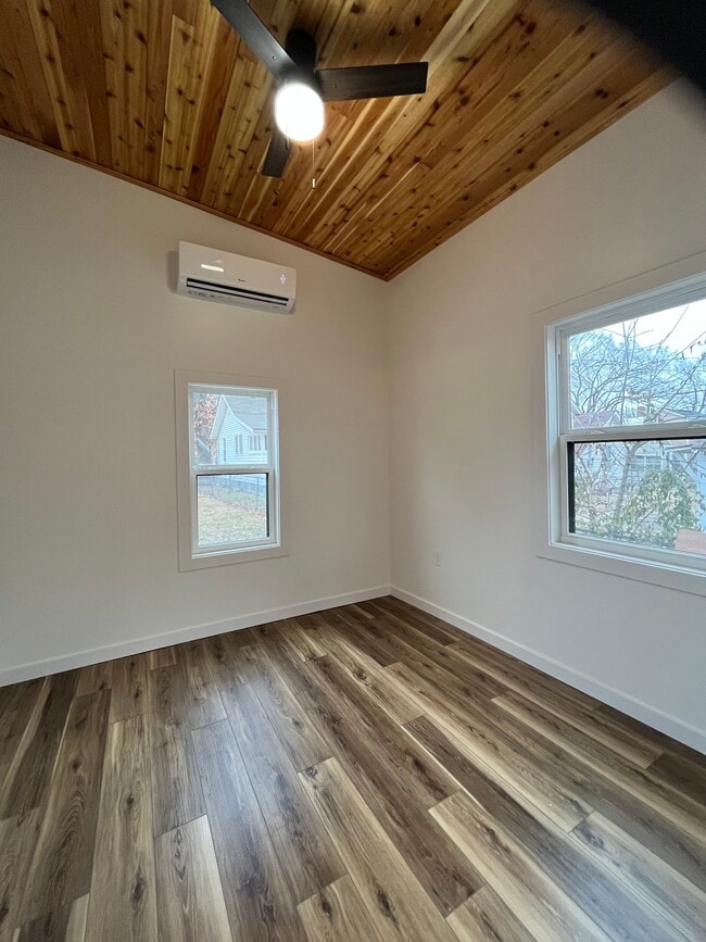 Building Photo - 9 W 79th St