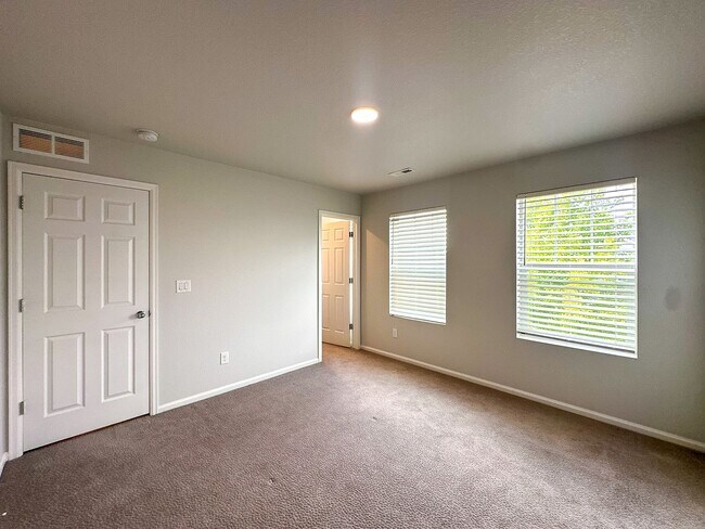 Building Photo - 17286 Bluetrail Ave