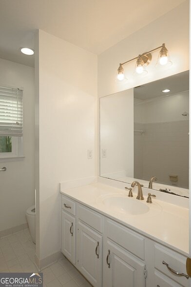 Building Photo - 151 Lakeside Dr NW